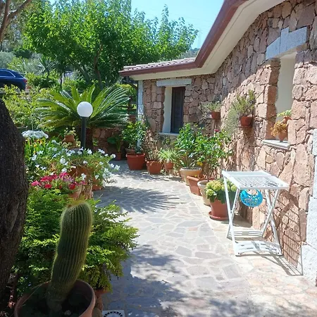 Casa de Férias Acquamarina Con Meraviglioso Giardino San Teodoro (Sardinia)