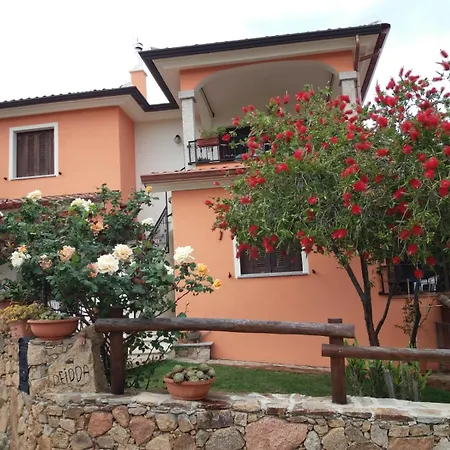 Acquamarina Con Meraviglioso Giardino Casa de Férias